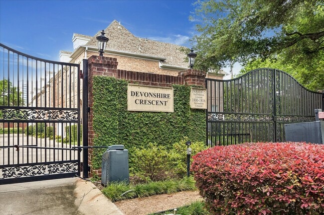 Foto del edificio - 1811 Devonshire Crescent