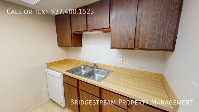 Building Photo - Updated ranch level 1 bedroom, 1 bath unit...