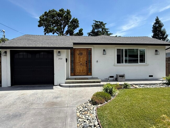 Building Photo - 3437 Madeira Way