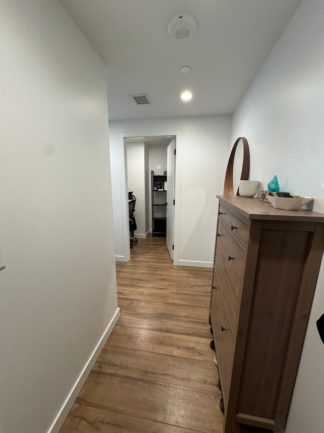 Building Photo - 10448 University Dr