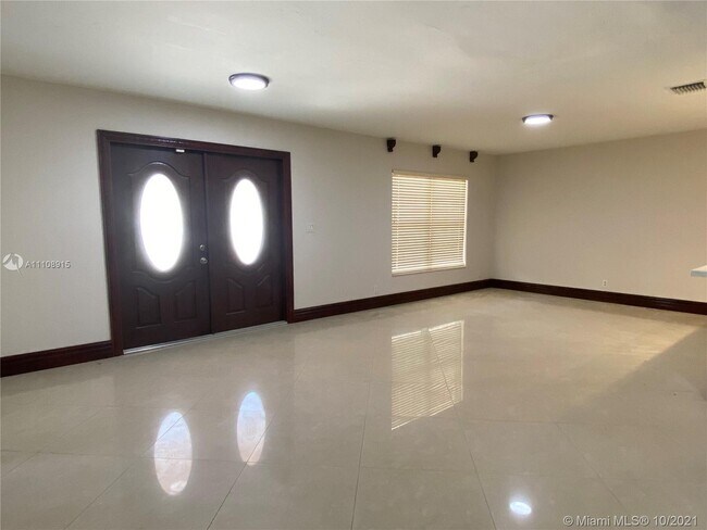 Building Photo - 490 Bonaventure Blvd