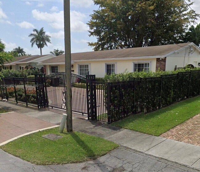 Building Photo - 3570 SW 123rd Ct