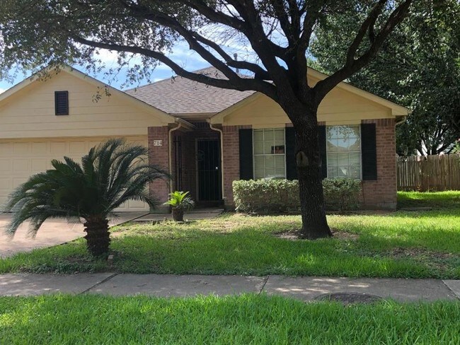 Building Photo - 714 N Vista Dr