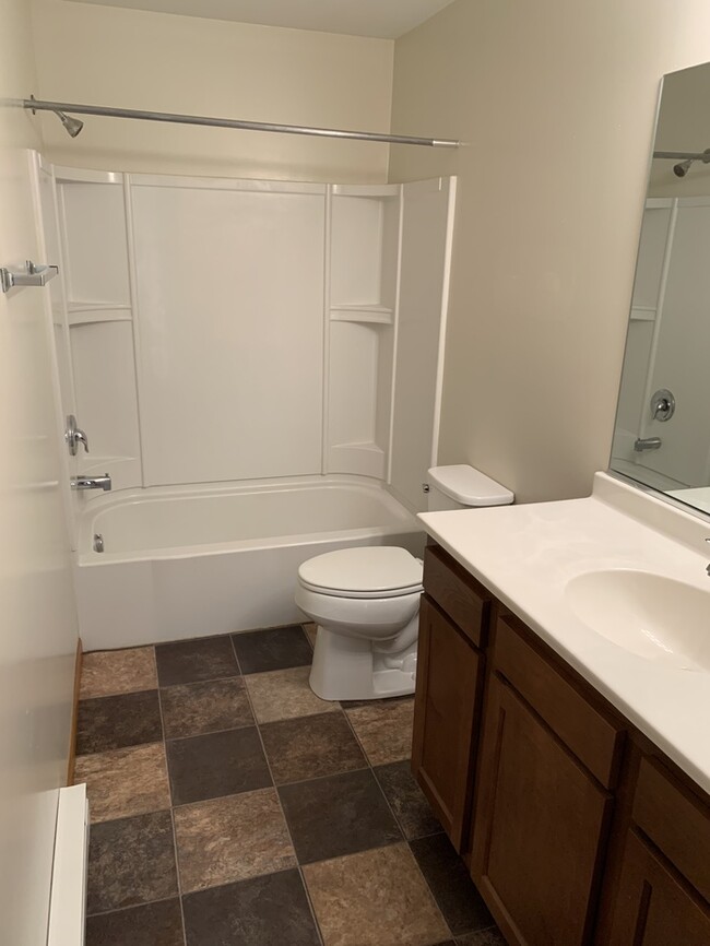 Building Photo - Lovely 2 bedroom Apartment in Coal City