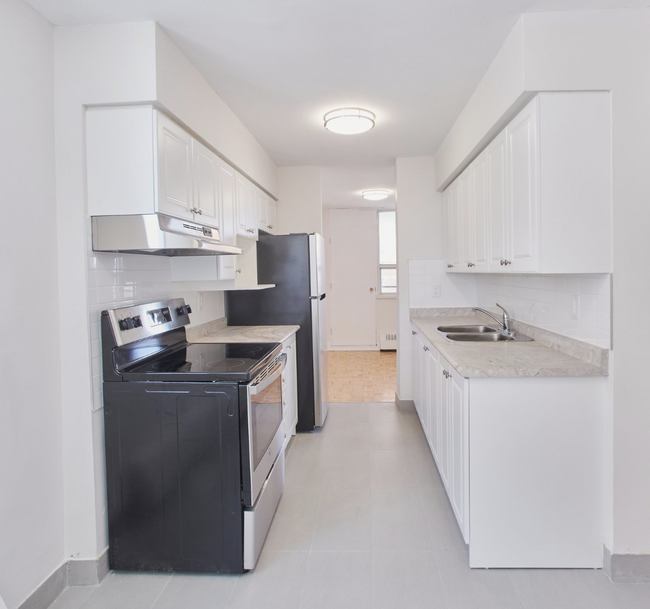 Building Photo - NEWLY RENOVATED 1bd - SCARBOROUGH