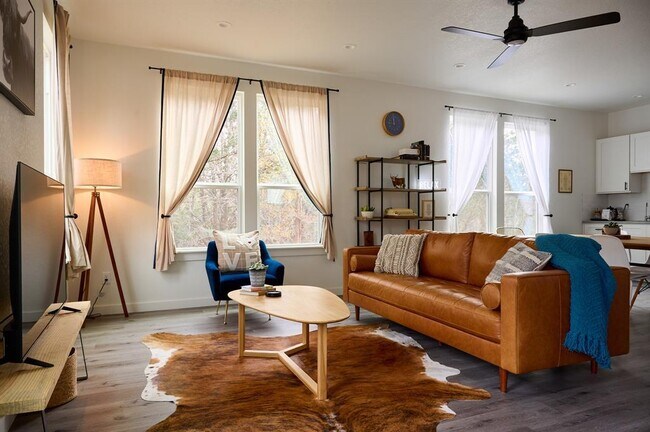 Building Photo - 2076 Dry Creek