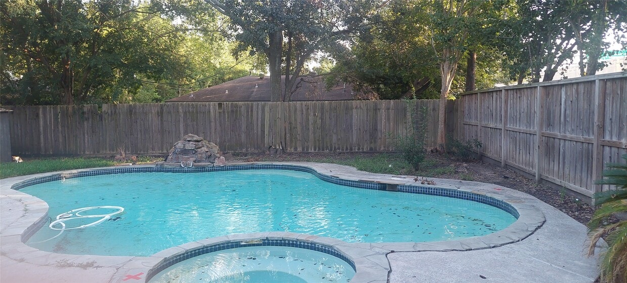 Foto principal - 4629 Cedar Oaks Ln