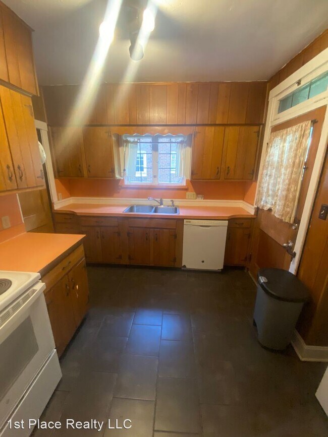 Foto del edificio - 7 br, 2 bath House - 1994 Iuka Avenue