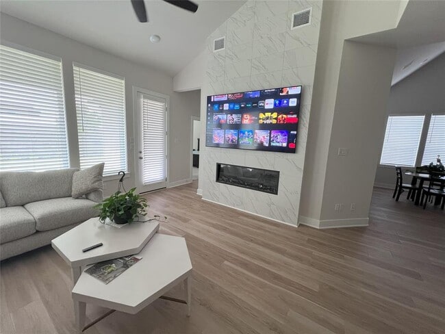 Building Photo - 29759 Burcreek Ln
