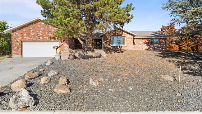 Foto del edificio - Stunning 4-Bedroom Modern Home in West Richland