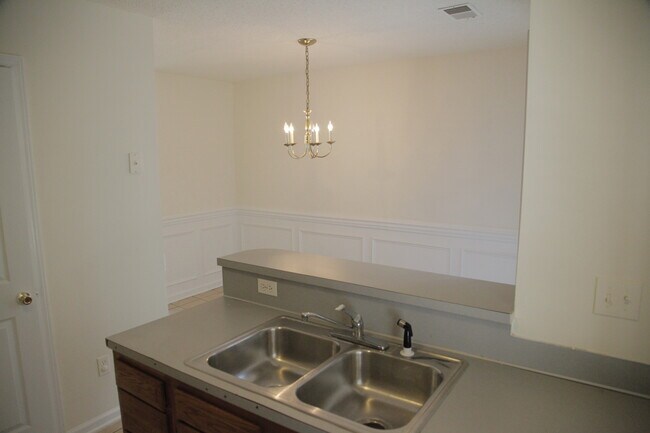 Foto del edificio - Cozzy townhome ready for you!