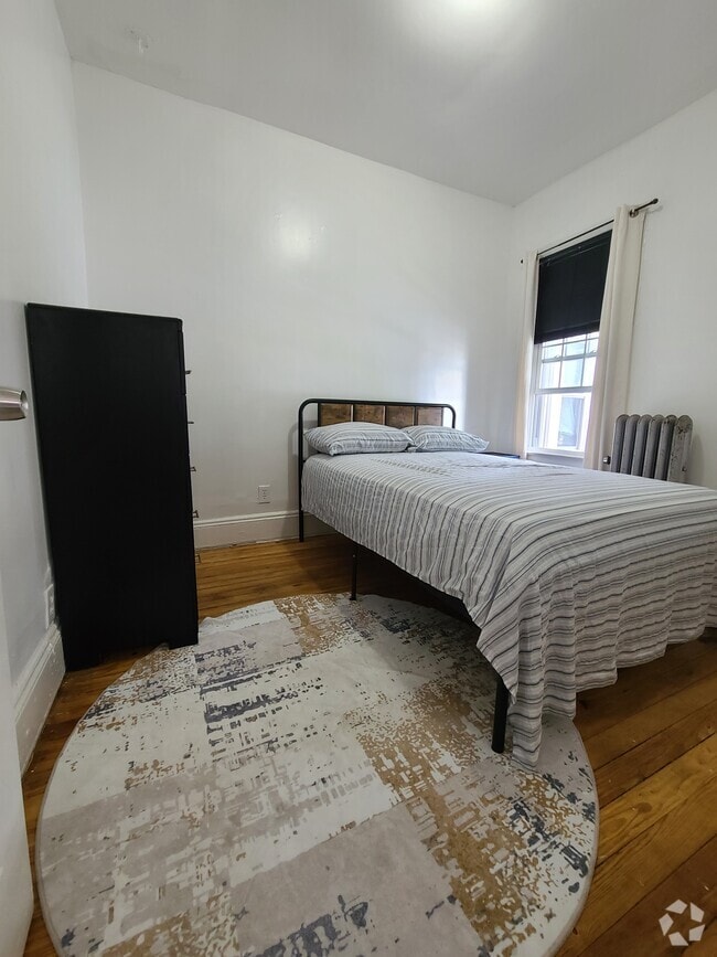Building Photo - 474 E 18th St