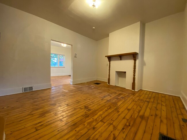 Foto del edificio - The Perfect Two Bedroom Townhome + Back Ya...