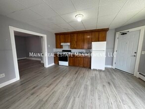Building Photo - 131 College Ave