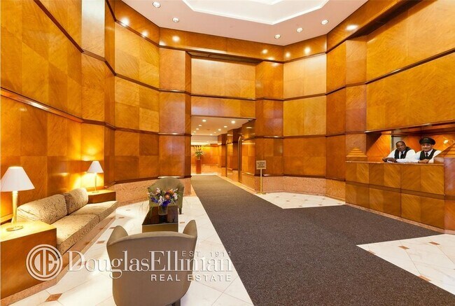 Lobby - 150 56th W St