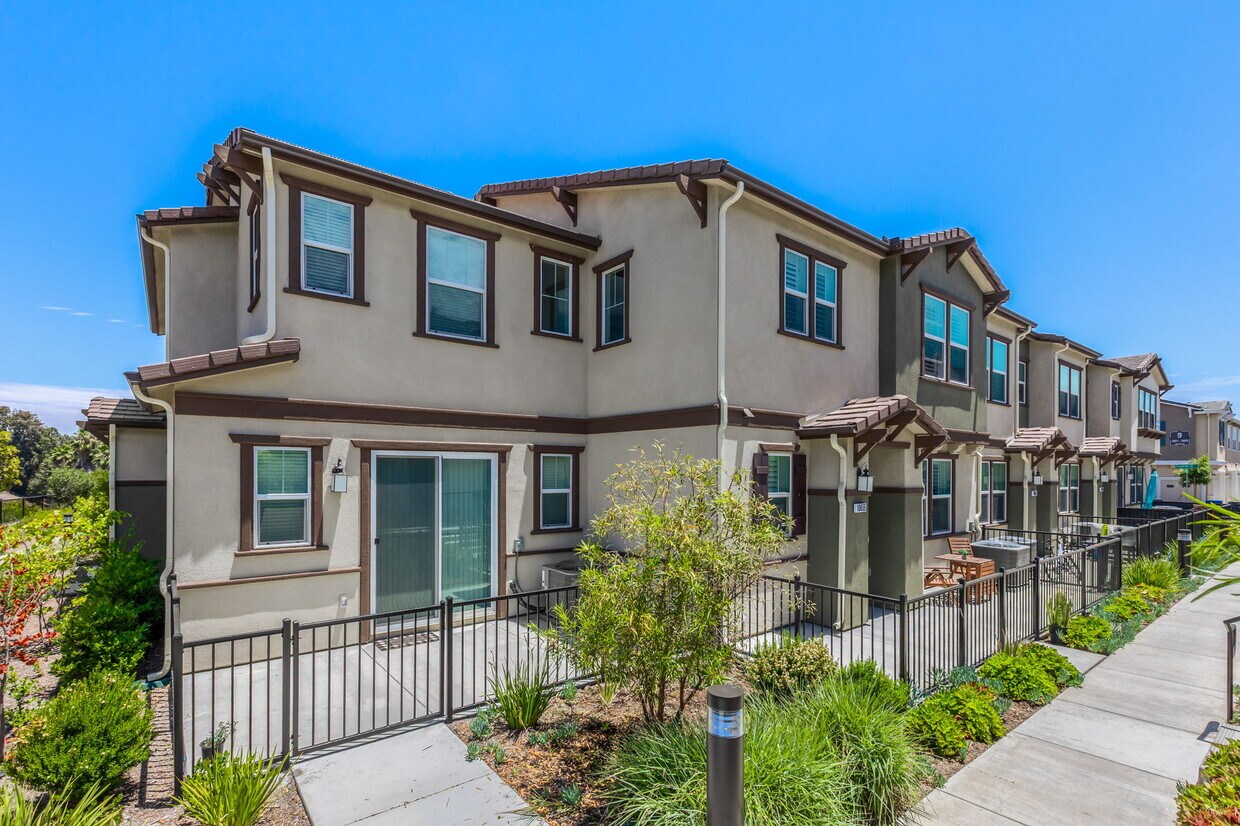 Foto principal - 10655 Graphite St