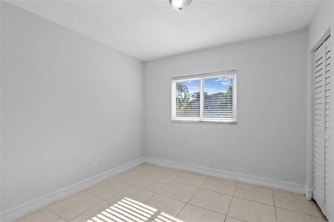 Building Photo - 1030 SW 6th Way