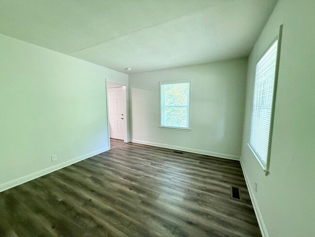 Building Photo - 1105 McArthur Ave