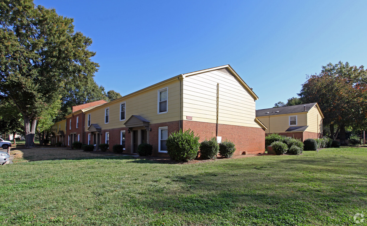 English Garden Townhomes - Apartments In Charlotte, Nc 