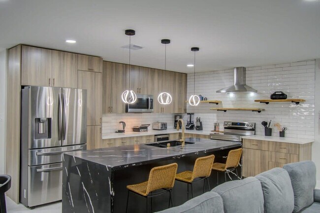 Building Photo - 5539 Edith St