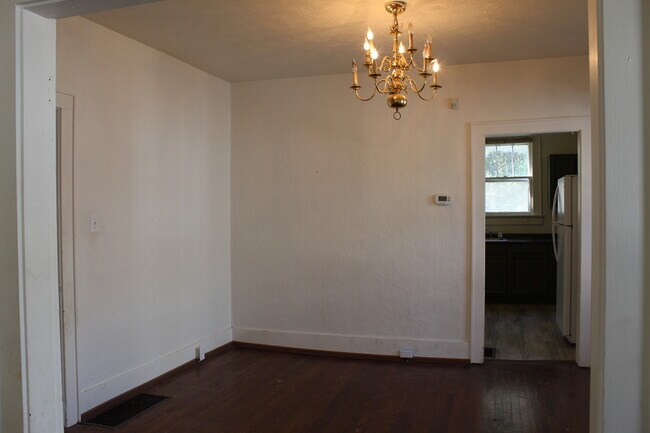 dining room - 135 S Van Gilder Plz