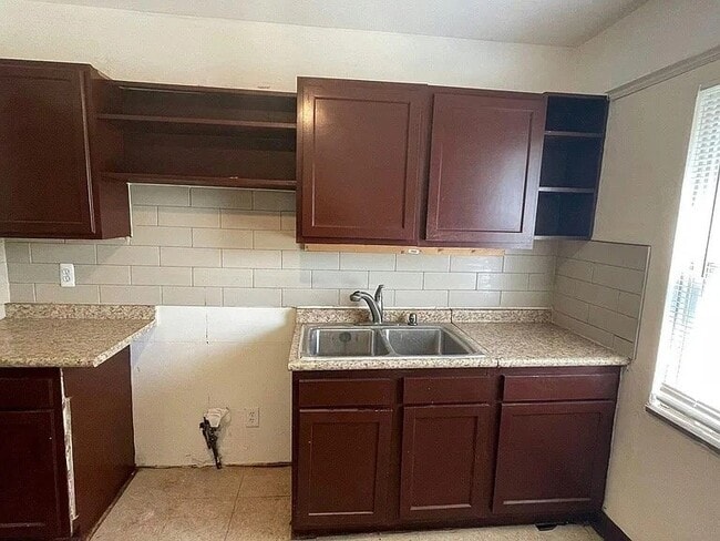 Foto del edificio - 13500 Rutherford St