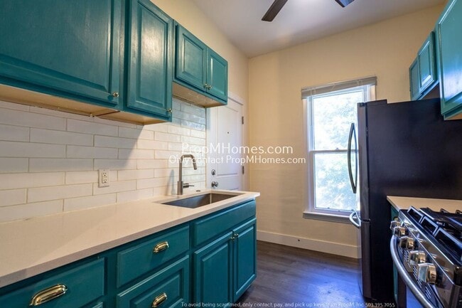 Building Photo - Charming 3-Bedroom Sanctuary in Vibrant Mo...