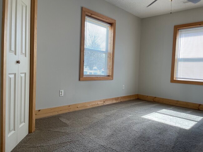 Building Photo - 749 S Barlow St