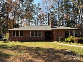 Building Photo - 2023 Robin Rd