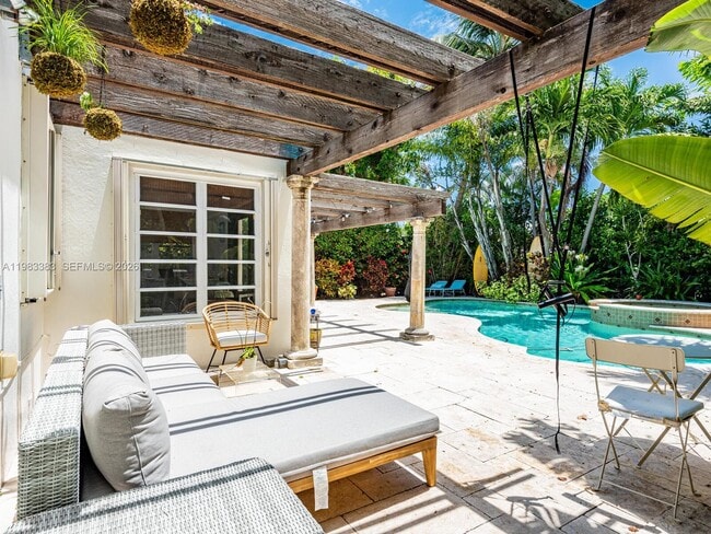 Building Photo - 8927 Hawthorne Ave