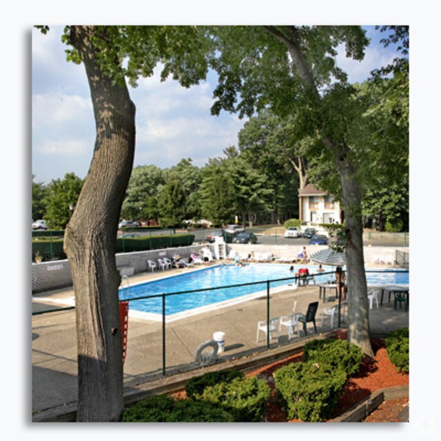 Fox Meadow Apartments & Townhomes Rentals Maple Shade, NJ