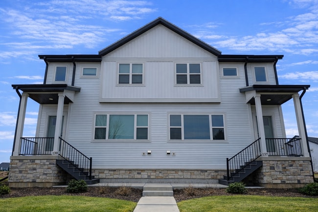 Building Photo - 137 Prairie Heights Dr