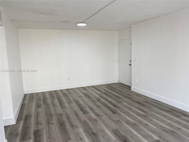 Foto del edificio - 9320 Fontainebleau Blvd
