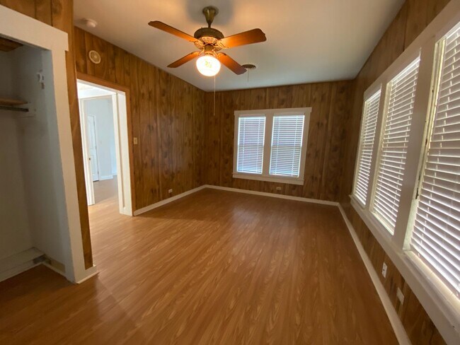 Building Photo - 1202 Stanwood Ave