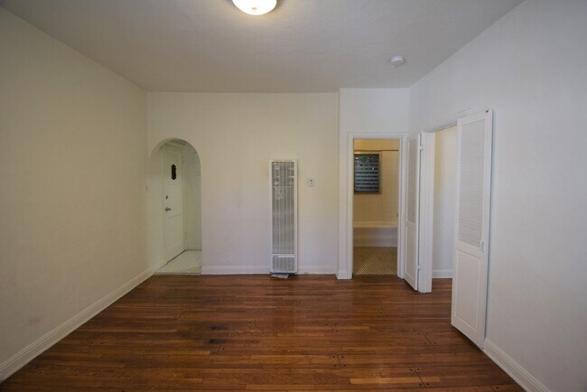 Foto del edificio - 2062 Argyle Ave