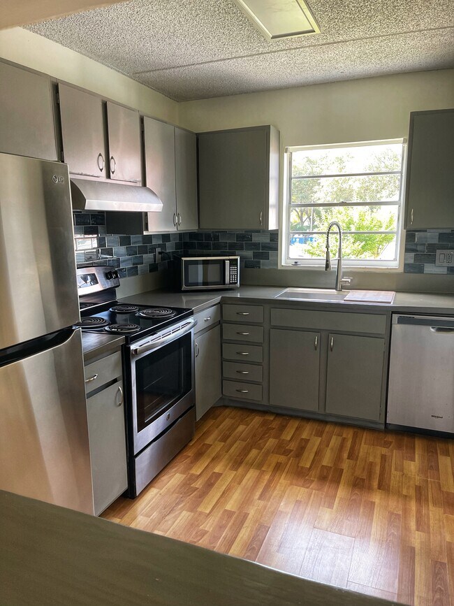 Building Photo - 2846 Somerset Park Dr