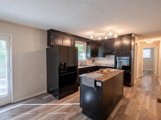 Foto del edificio - 4 br, 2 bath House - 3028 Creekwood Dr