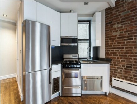 Primary Photo - 208 E 25th St