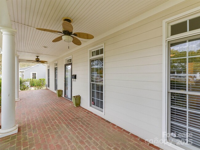 Building Photo - 620 Marsh Rd