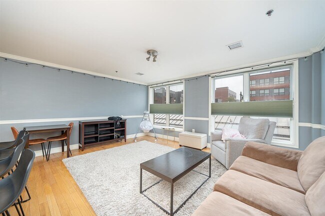 Foto del edificio - 1330 Clinton St