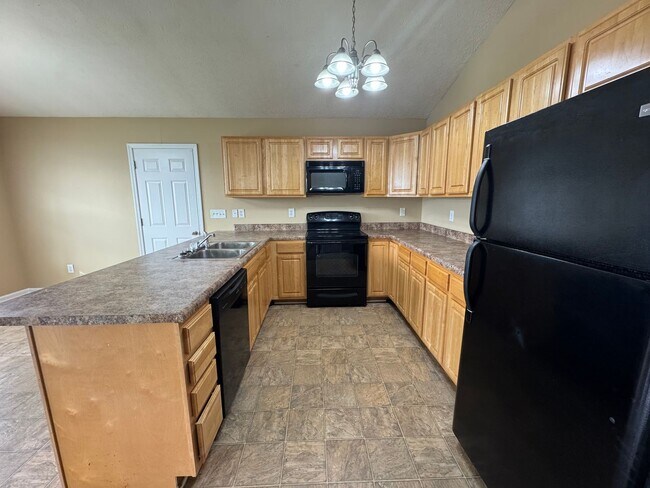 Foto del edificio - Spacious 3 bedroom, two bathroom home close to GM, Magna and Industrial Park