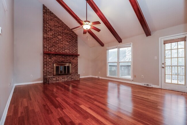 Building Photo - Charming 3 bedroom, 2.5 bathroom!