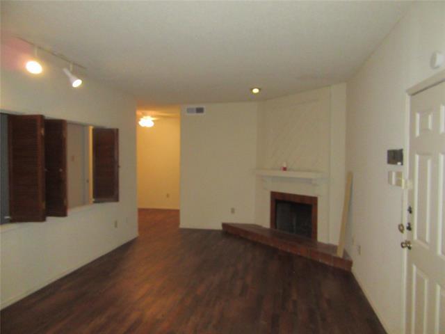 Foto del edificio - 9254 Forest Ln
