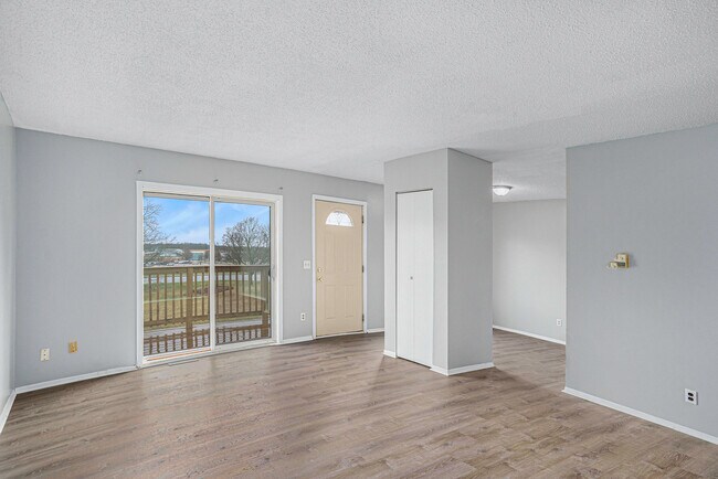 Building Photo - 5955 Briarcliff Ln