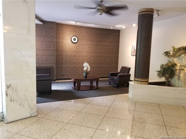 Building Photo - 91 Strawberry Hill Ave