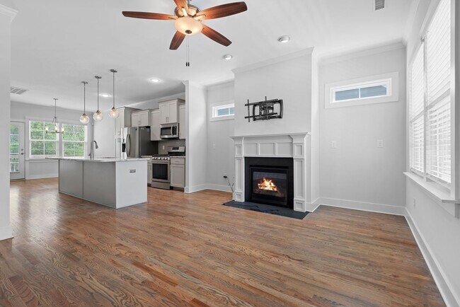 Foto del edificio - Beautifully Updated 3 Bedroom, 2.5 Bathroo...