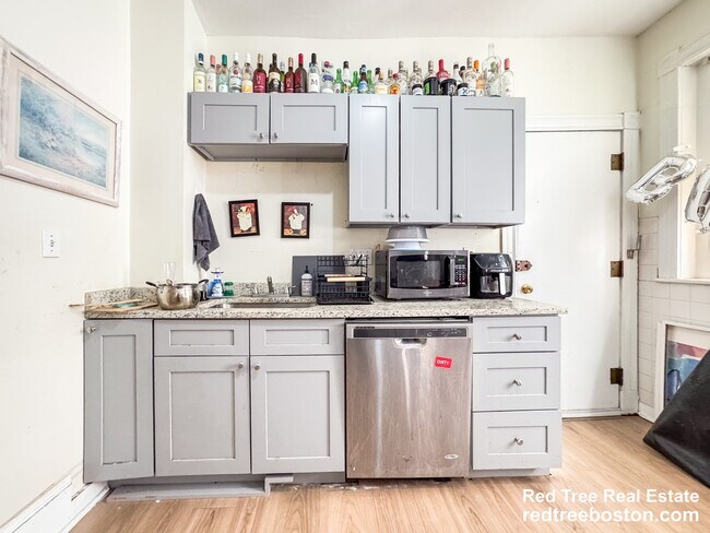 Building Photo - 12 Glenville Ave