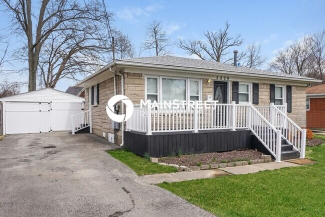 Building Photo - 3 Bedroom Pet-Friendly Home in LOUISVILLE, KY with Main Street Renewal