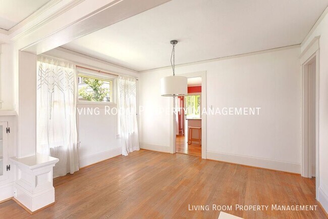 Foto del edificio - Charming Craftsman with AC and a Fenced Ba...