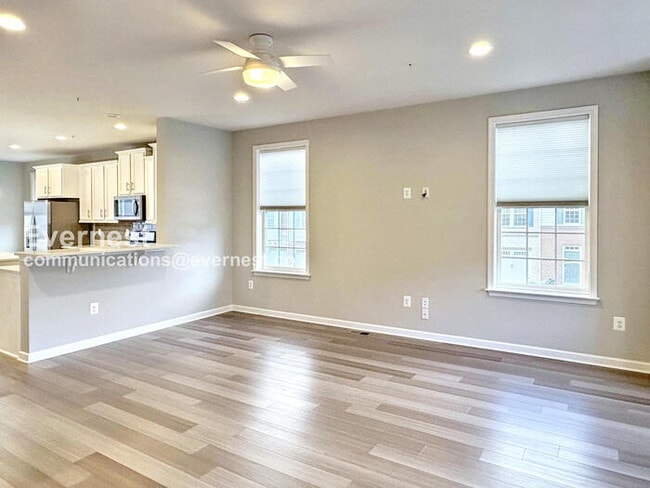 Foto del edificio - 9001 Elderwood Pl